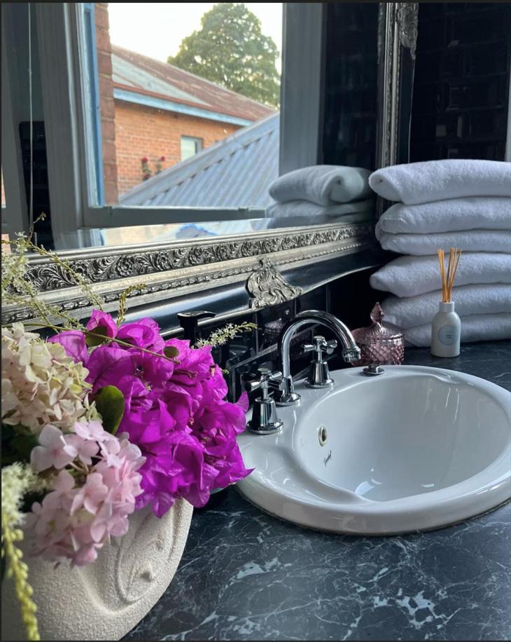 La Cochon Rose Motel Saint Arnaud 외부 사진
