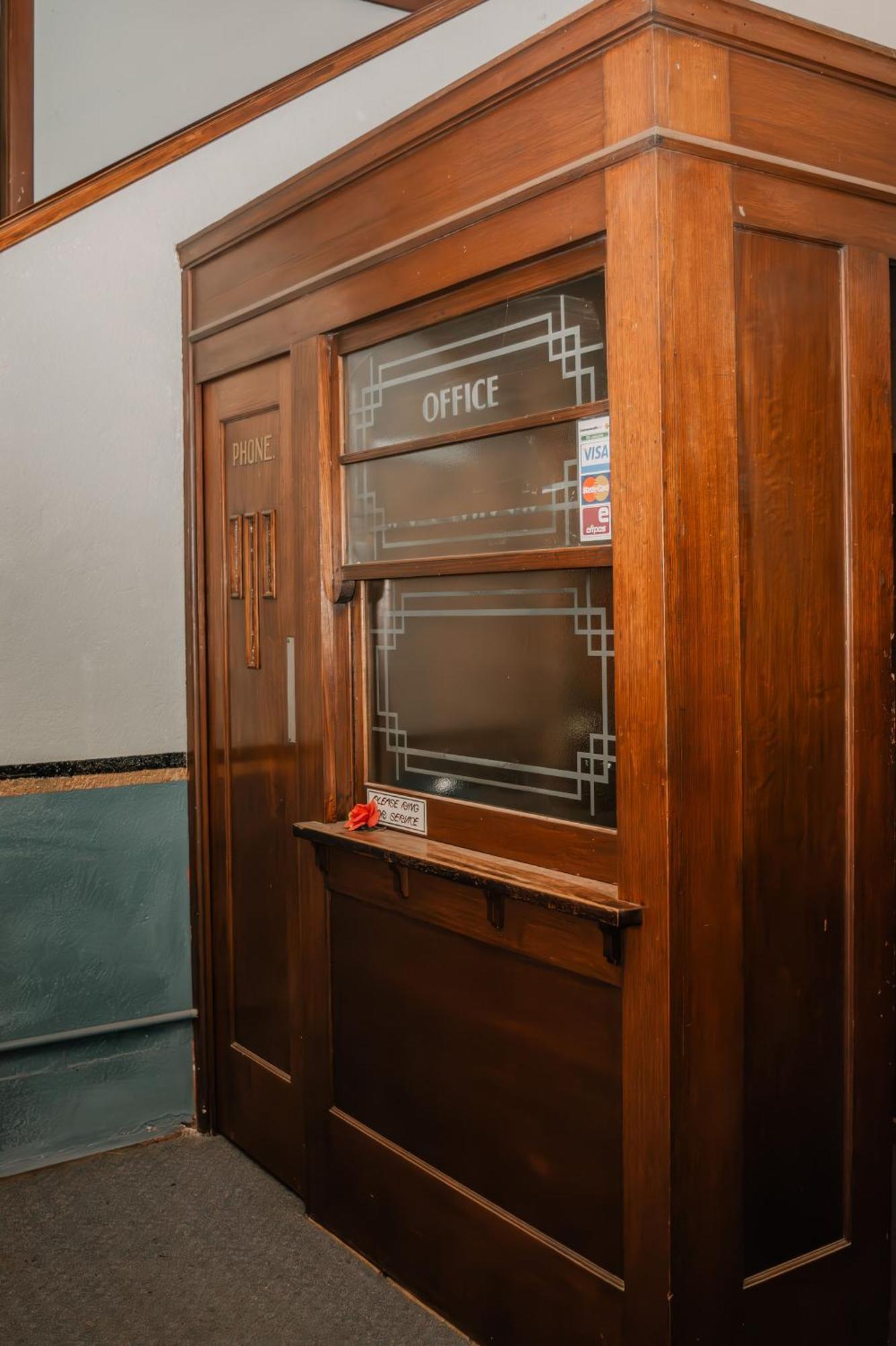 La Cochon Rose Motel Saint Arnaud 외부 사진